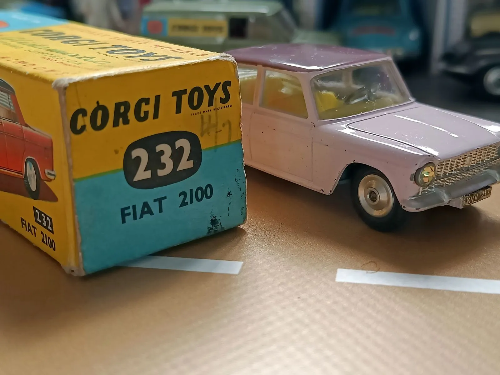 232 Fiat 2100 with original box (1)