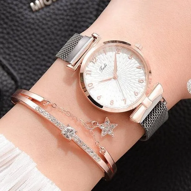 Women's Luxury Magnetic Quartz Bracelet Watch